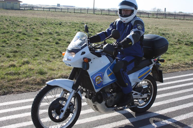 Slika Fotografije/Opcenite fotografije/promet-razno/obuka motociklista/trenazna-voznja-2012..jpg